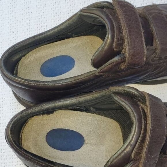 Propet Sz. 9.5 Brown Hook Adjustable Closure Walking Shoe - Picture 8 of 13